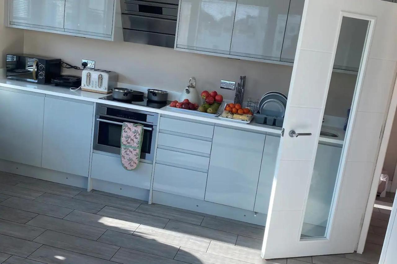 Beautiful Apartment Very Close To The Beach Brighton Exteriör bild